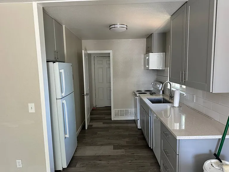 3365 N Jasmine St — Photo 10