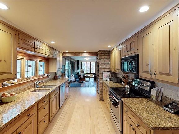 3rd image of 201 Butler Ct