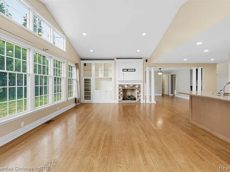 1688 Northlawn Blvd — Photo 16