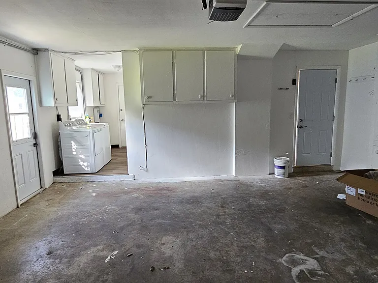 1329 Fairfield Dr — Photo 16