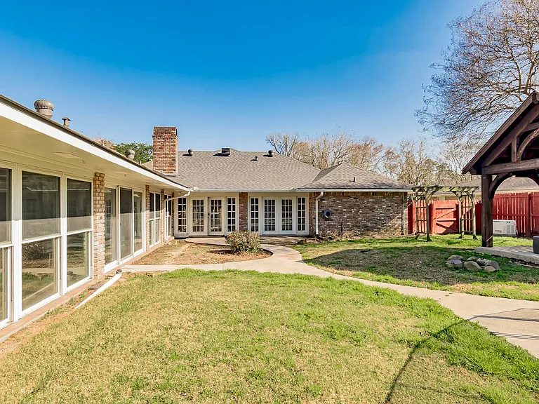 4204 Pine Park Dr — Photo 34
