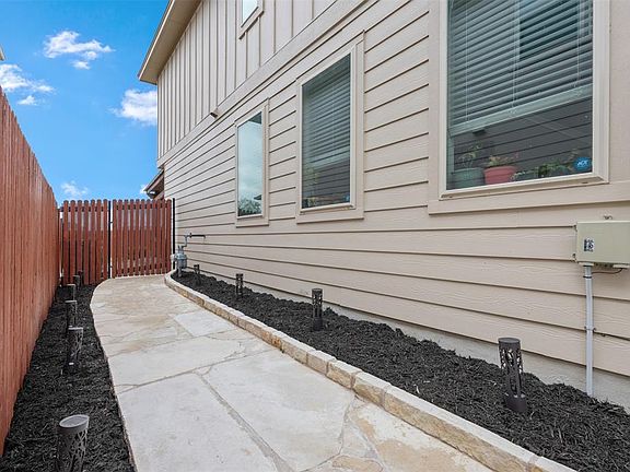 4th image of 241 Earl Keen St