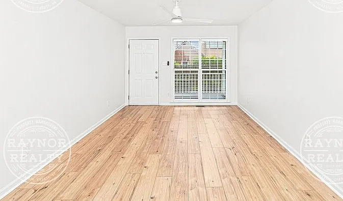 2102 W Knox St #A — Photo 2