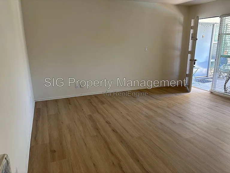 6930 Fulton Ave — Photo 10