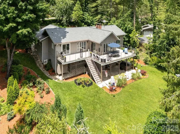 30 W Fairway Dr, Etowah, NC 28729