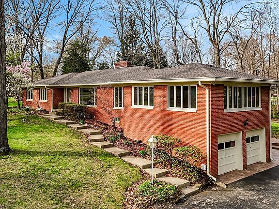 4th image of 10712 Wildwood Dr