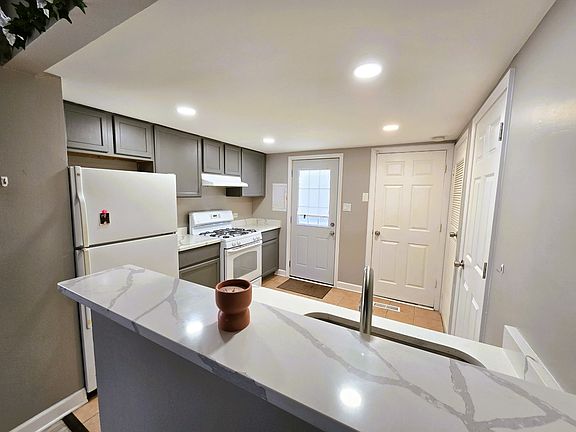 3rd image of 319 Meadow Green Ln