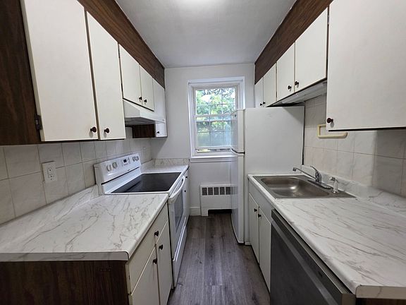 5th image of 25 Englewood Ave APT 6