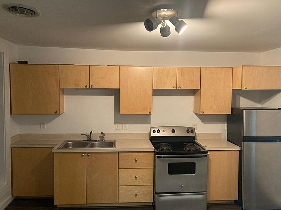 3rd image of 8 E 19th St APT B