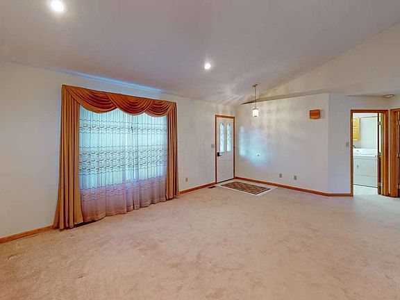 5th image of 6 Brook Run Ct