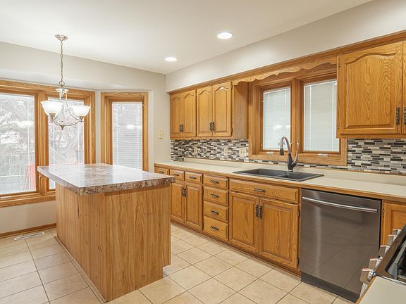 3rd image of 5245 Clayton Dr