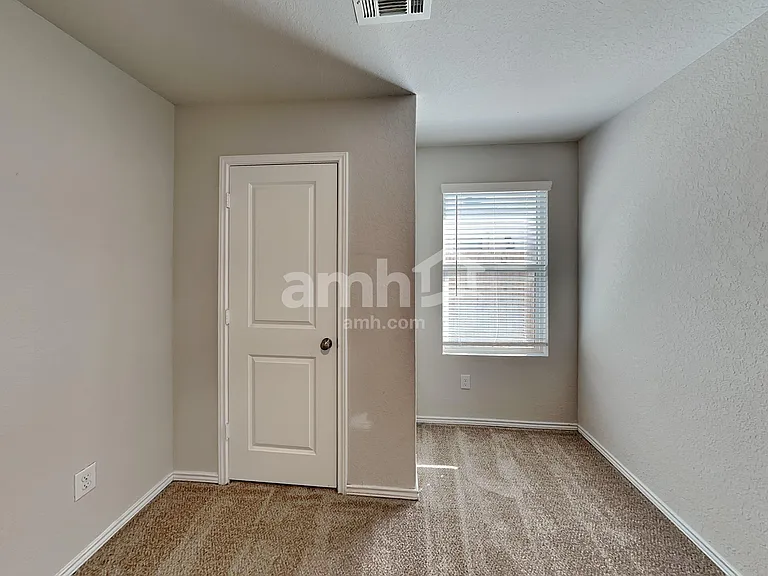 10419 Varmus Dr — Photo 7