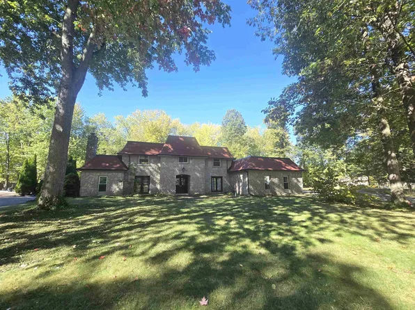3463 Highland Dr, Bay City, MI 48706