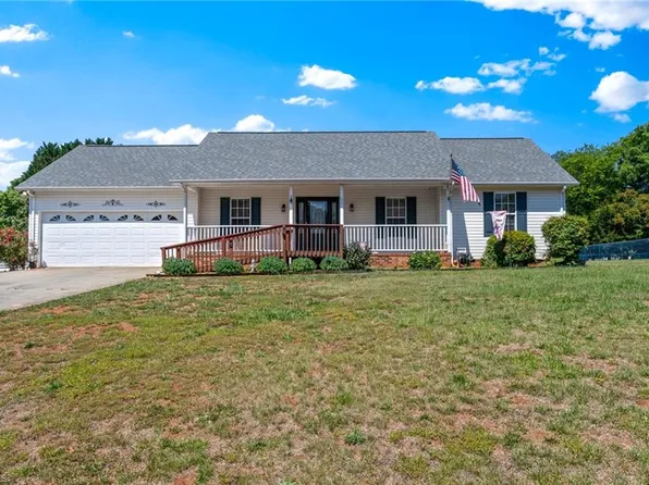 129 Polaris Dr, Mocksville, NC 27028
