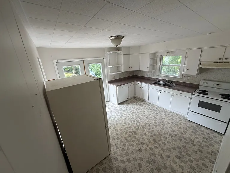 708 Black Ave — Photo 6