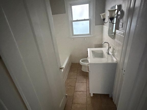 4th image of 5014 W High St