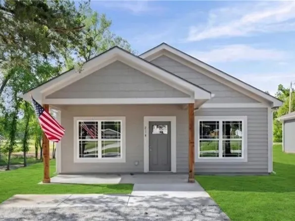 214 W 4th St, Pomona, KS 66076