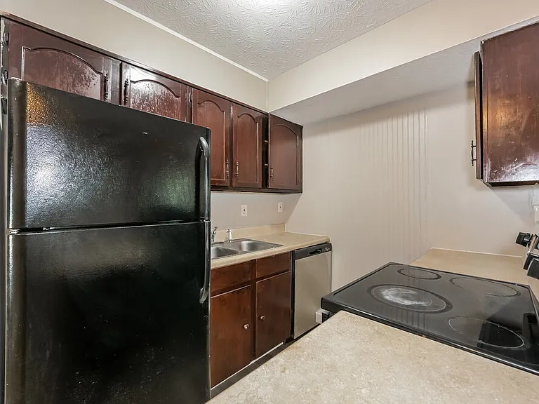 123 Sir Gregory Mnr — Photo 6