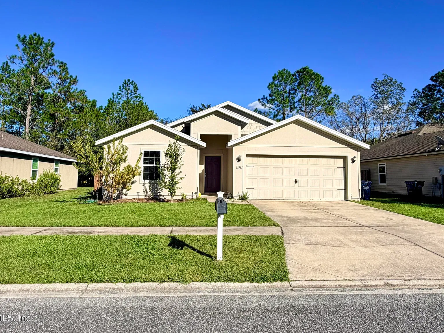3 bed, 2.0 bath, 1672 sqft, $2,100 — Photo 3