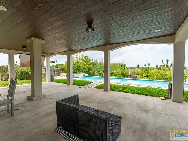133 Oleander Dr — Photo 42