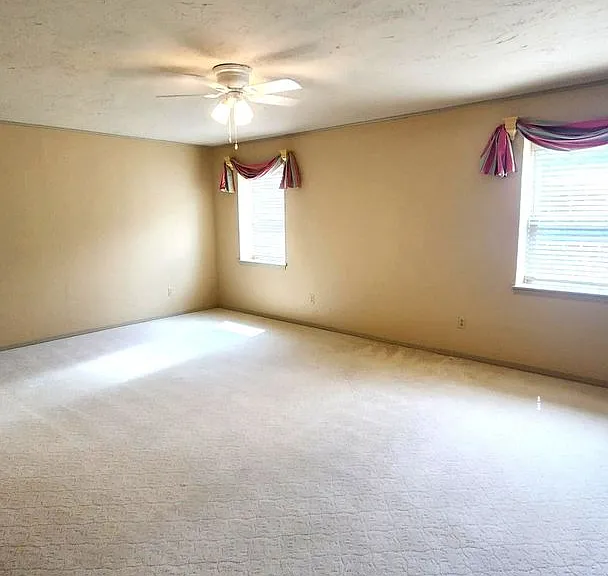 7900 Lakehurst Dr — Photo 24