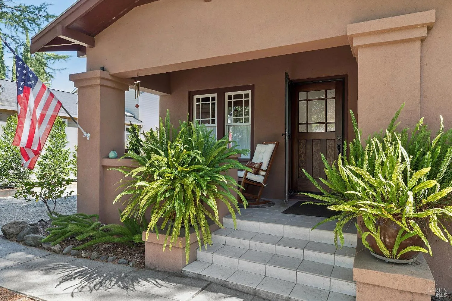 1734 Vineyard Avenue - Photo 2