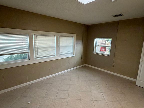5th image of 3727 Jackson St