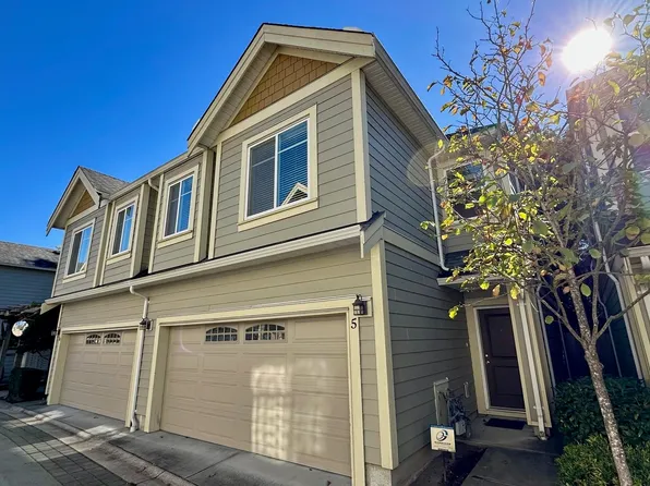 5660 Blundell Rd #5, Richmond, BC V7C 1H5