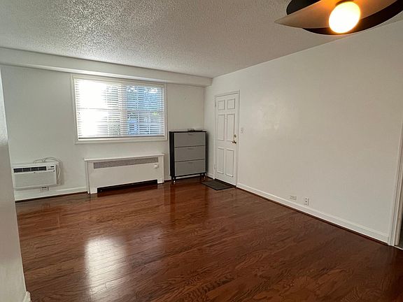 4th image of 221 N George Mason Dr APT 3
