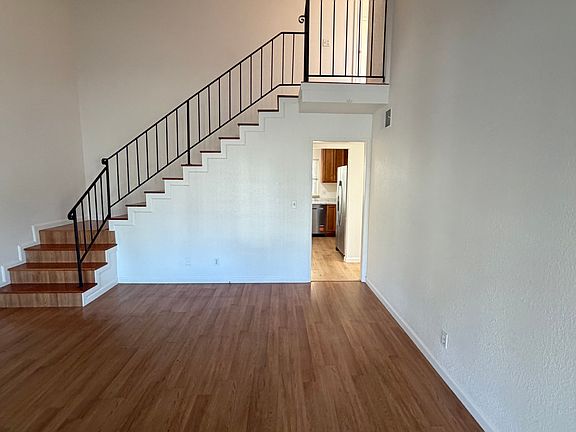 4th image of 1584 Cavendish Ave