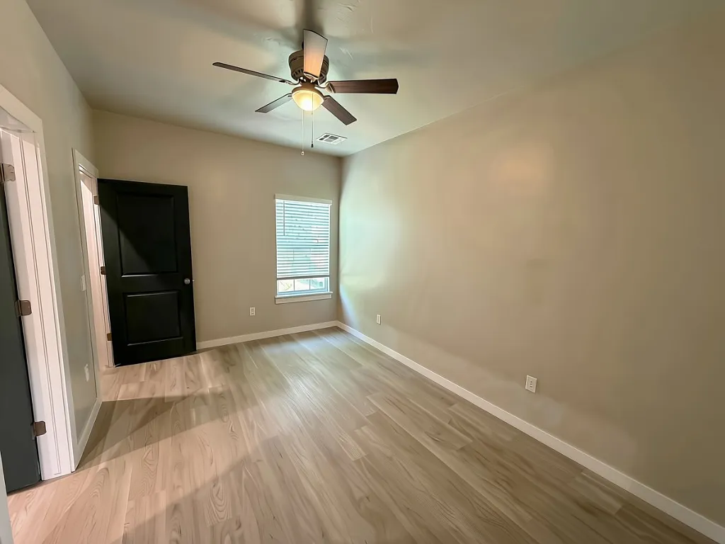 3 bed, 1100 sqft, $1,495 — Photo 2