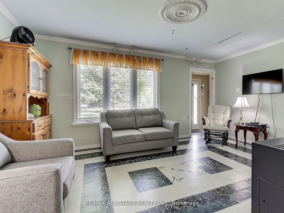 1st image of 9 Riverglen Dr