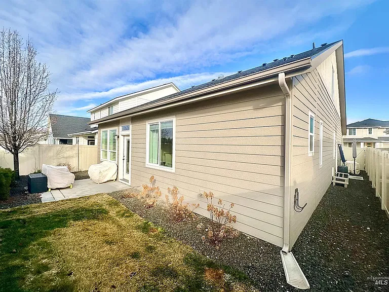 3443 E Girdner St — Photo 2
