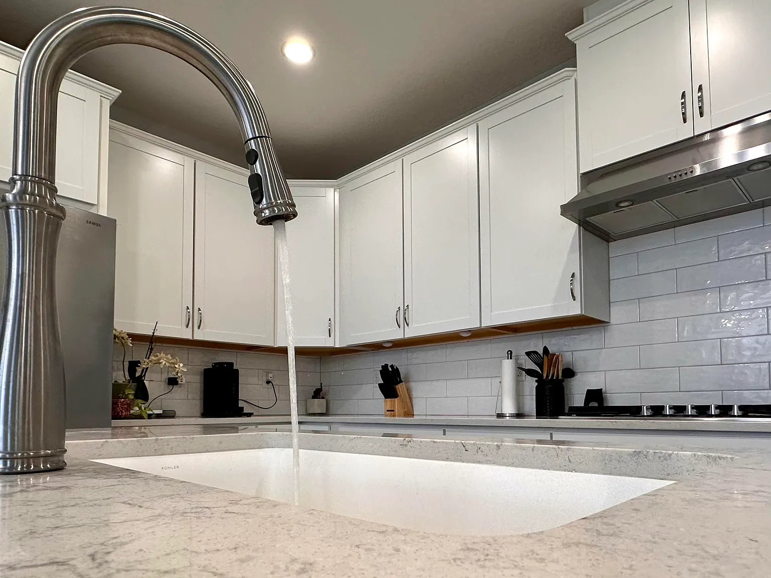 3 bed, 3.0 bath, 2205 sqft, $3,200 — Photo 4