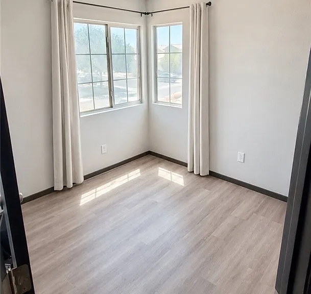 1830 Box Springs Ave — Photo 13
