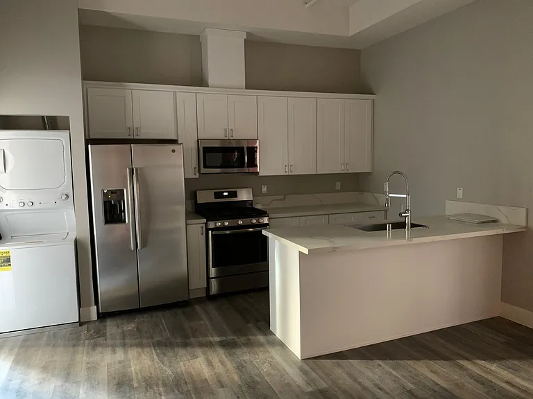 1301 H St #102 — Photo 9