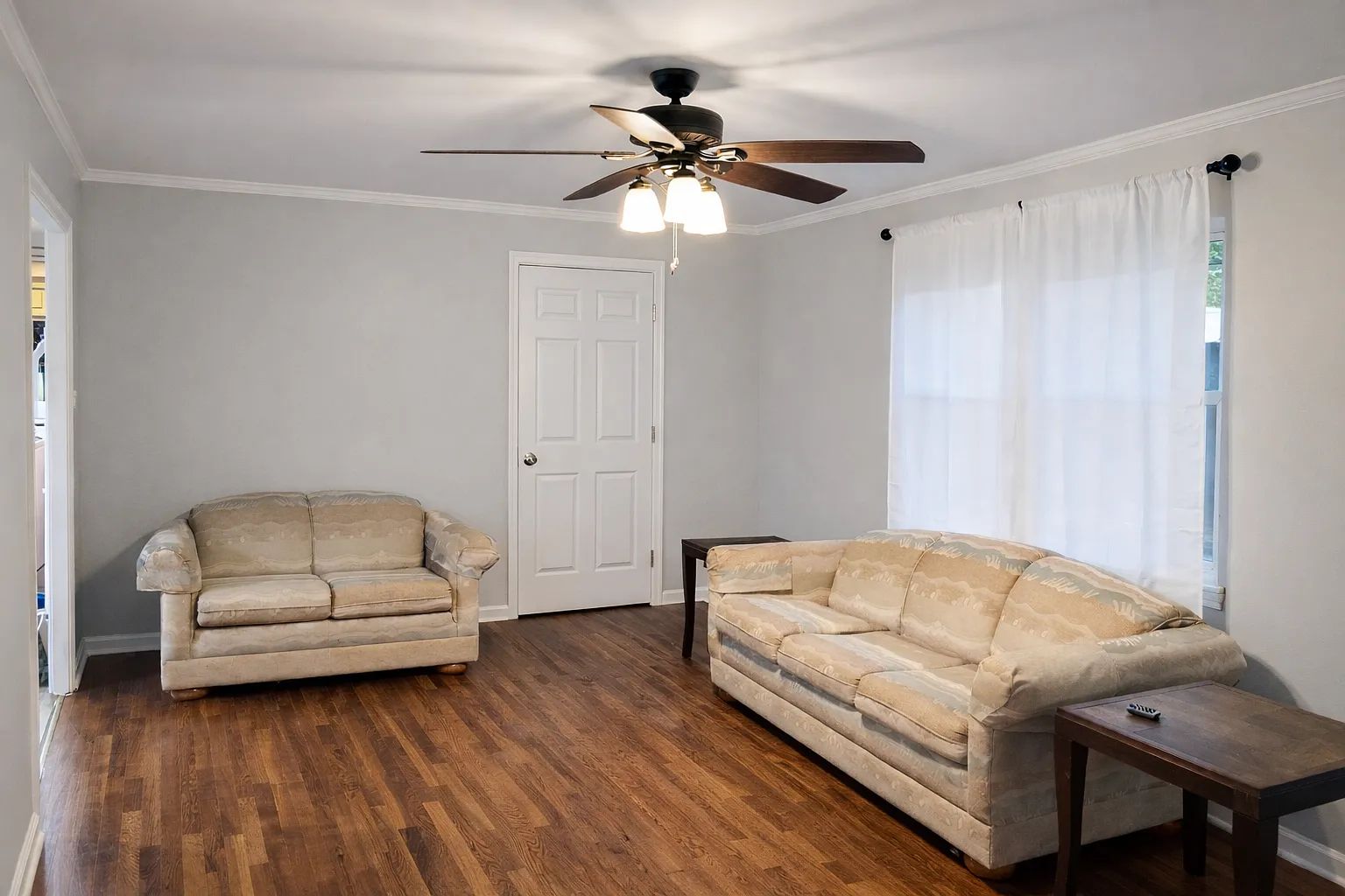 5 bed, 2100 sqft, $2,500 — Photo 1