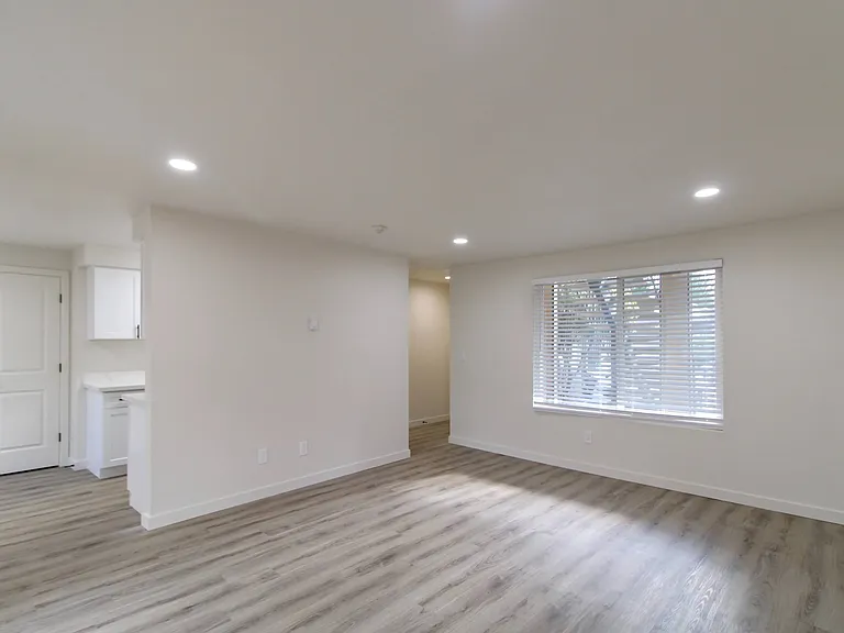 2 Bed 1 Bath - Living Room
