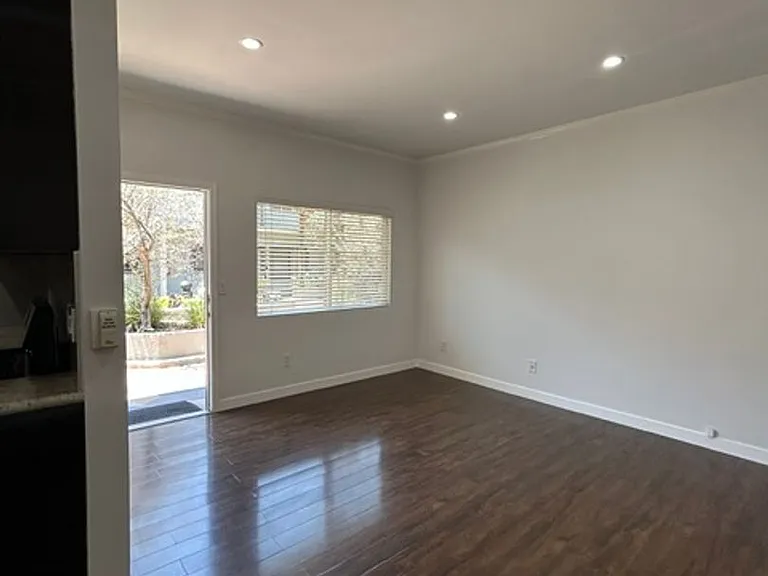 6337 Primrose Ave — Photo 12