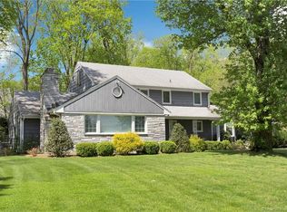 6 Dogwood Ln, Stamford, CT 06903