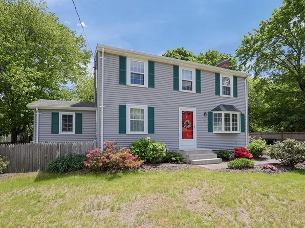 8 Arnold Dr, Foxboro, MA 02035