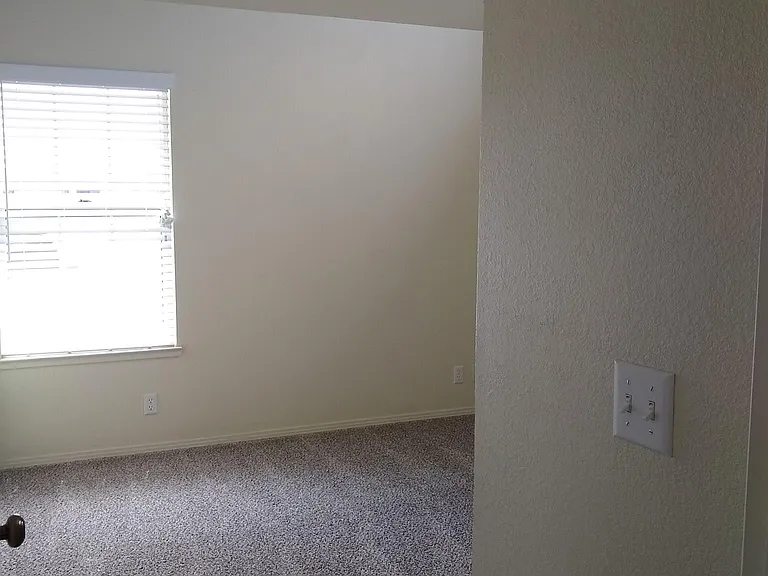 675 Hawthorne St #B — Photo 8