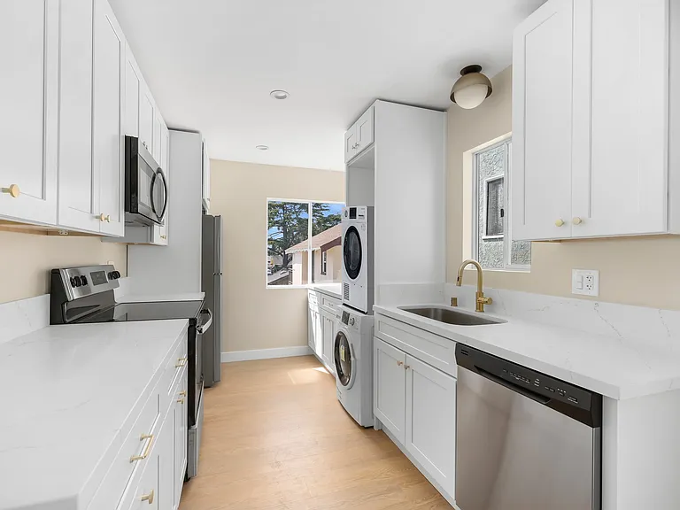 3020 E 3rd St #12 — Photo 2