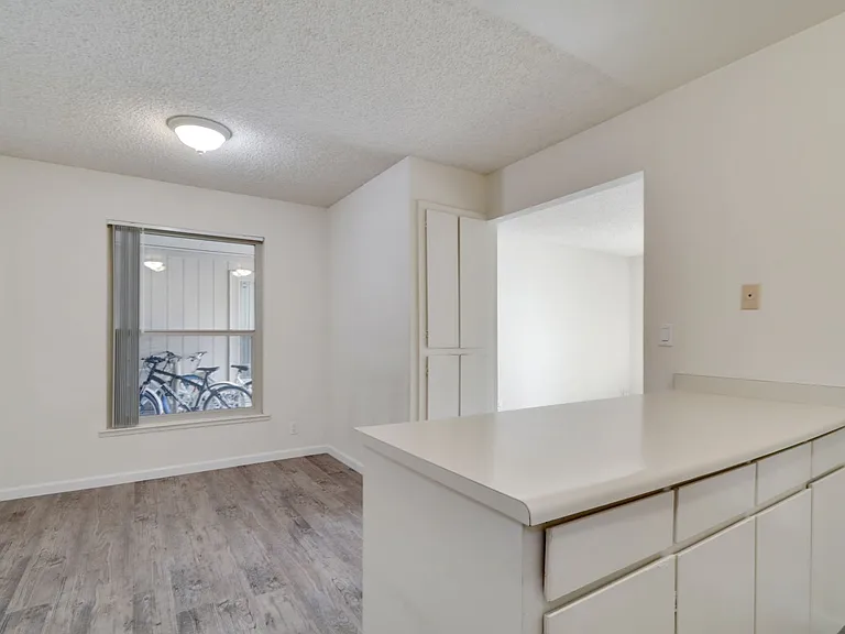 Clubside Apartments — Photo 4