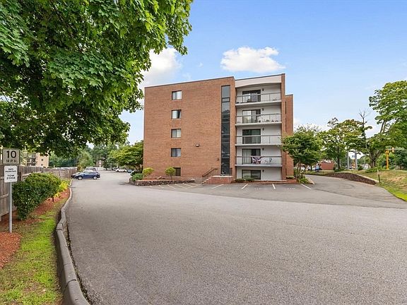 4th image of 40 Main St APT 205