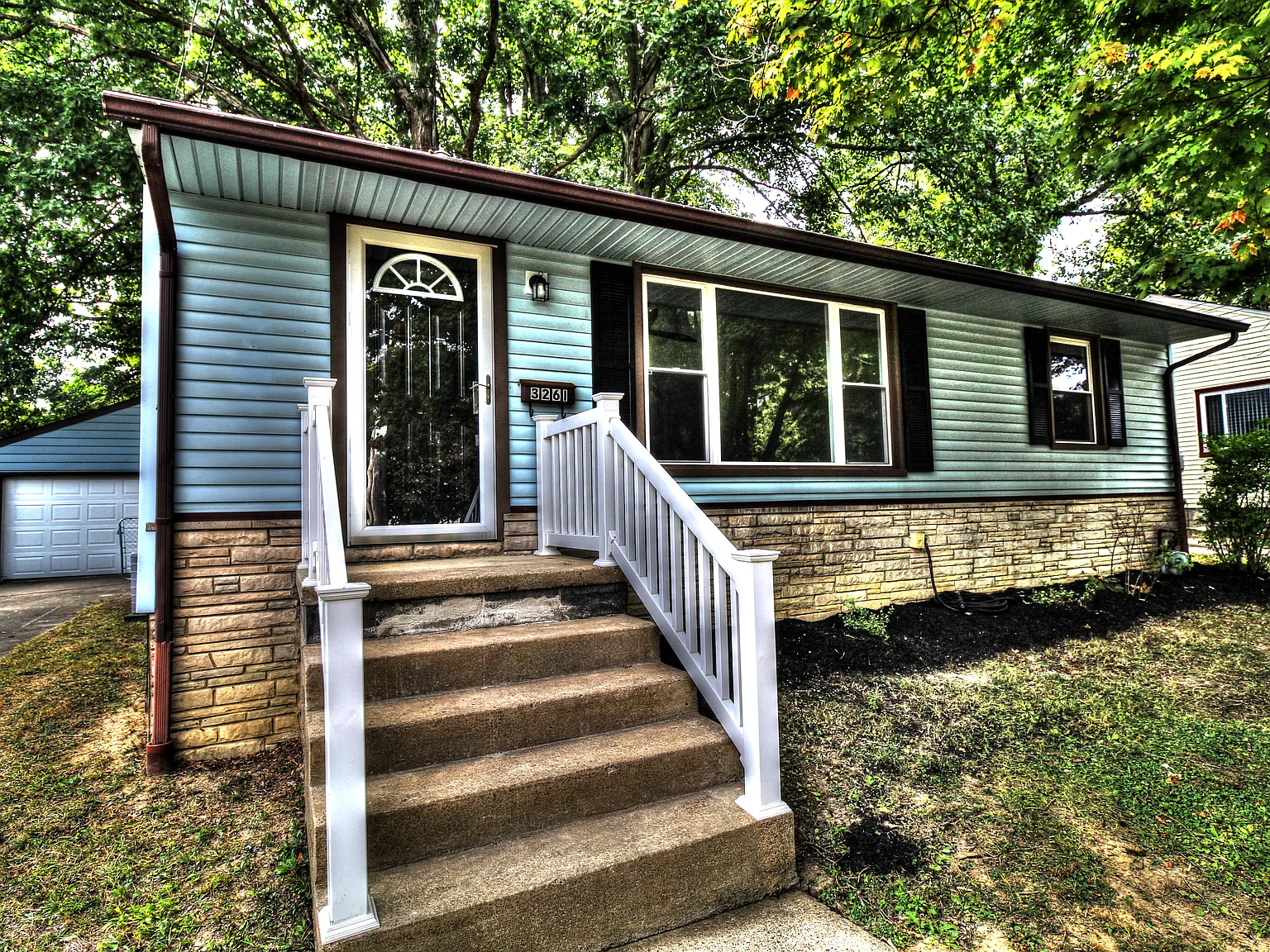 3 bed, 936 sqft, $1,450 — Photo 1
