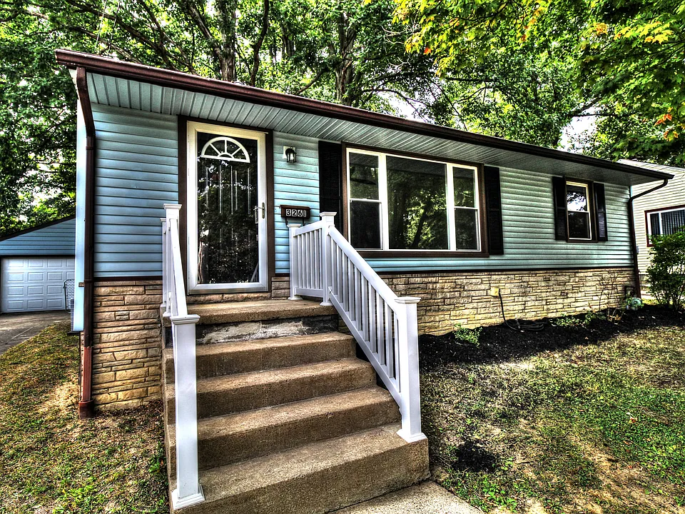 3261 Quentin Dr