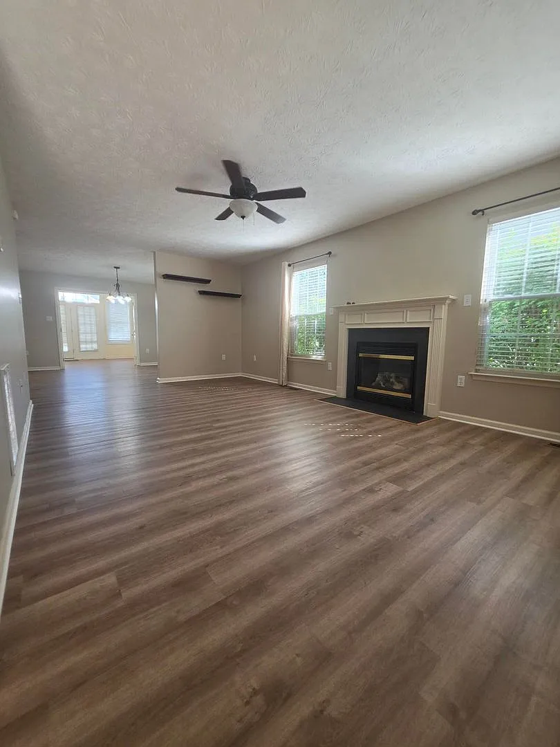 2066 Honeysuckle Ln — Photo 4