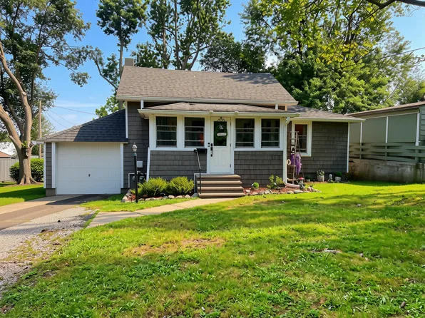 19 Frisbie St, Hillsdale, MI 49242