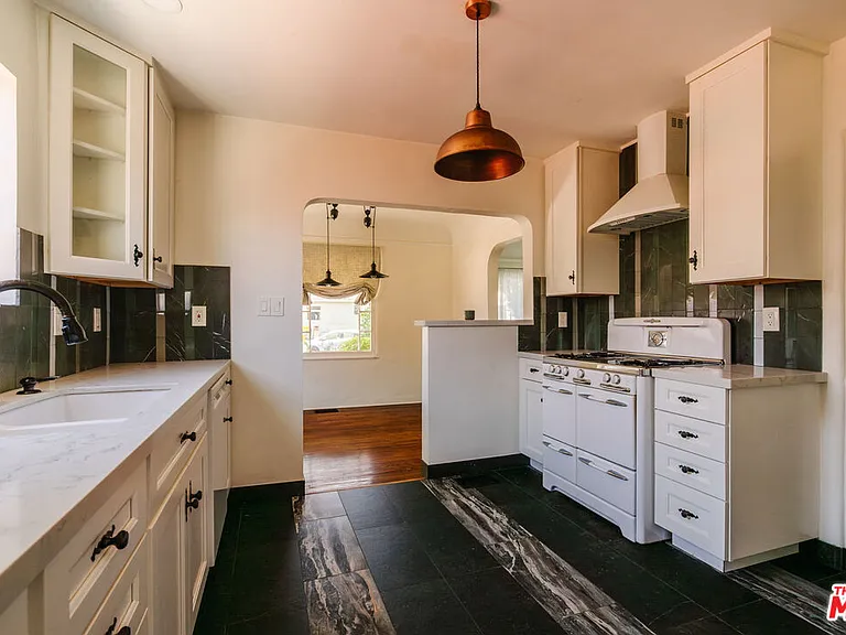 2735 Clyde Ave — Photo 14